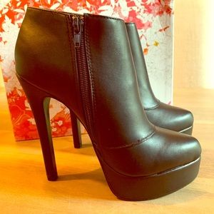 Sexy black platform heel bootie